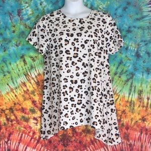 LulaRoe Top cheetah pattern.